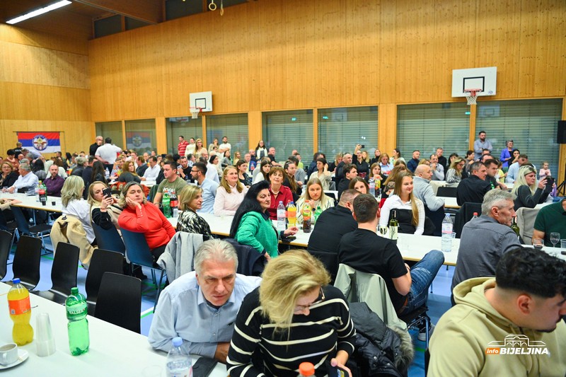 Udruženje Majevičana u Švajcarskoj proslavilo krsnu slavu: Prijateljsko druženje za slavskom trpezom (FOTO)