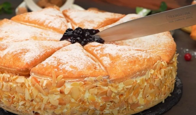 Torta koja ostaje mekana danima: Tajna je u toplom prelivu koji se sipa preko kore