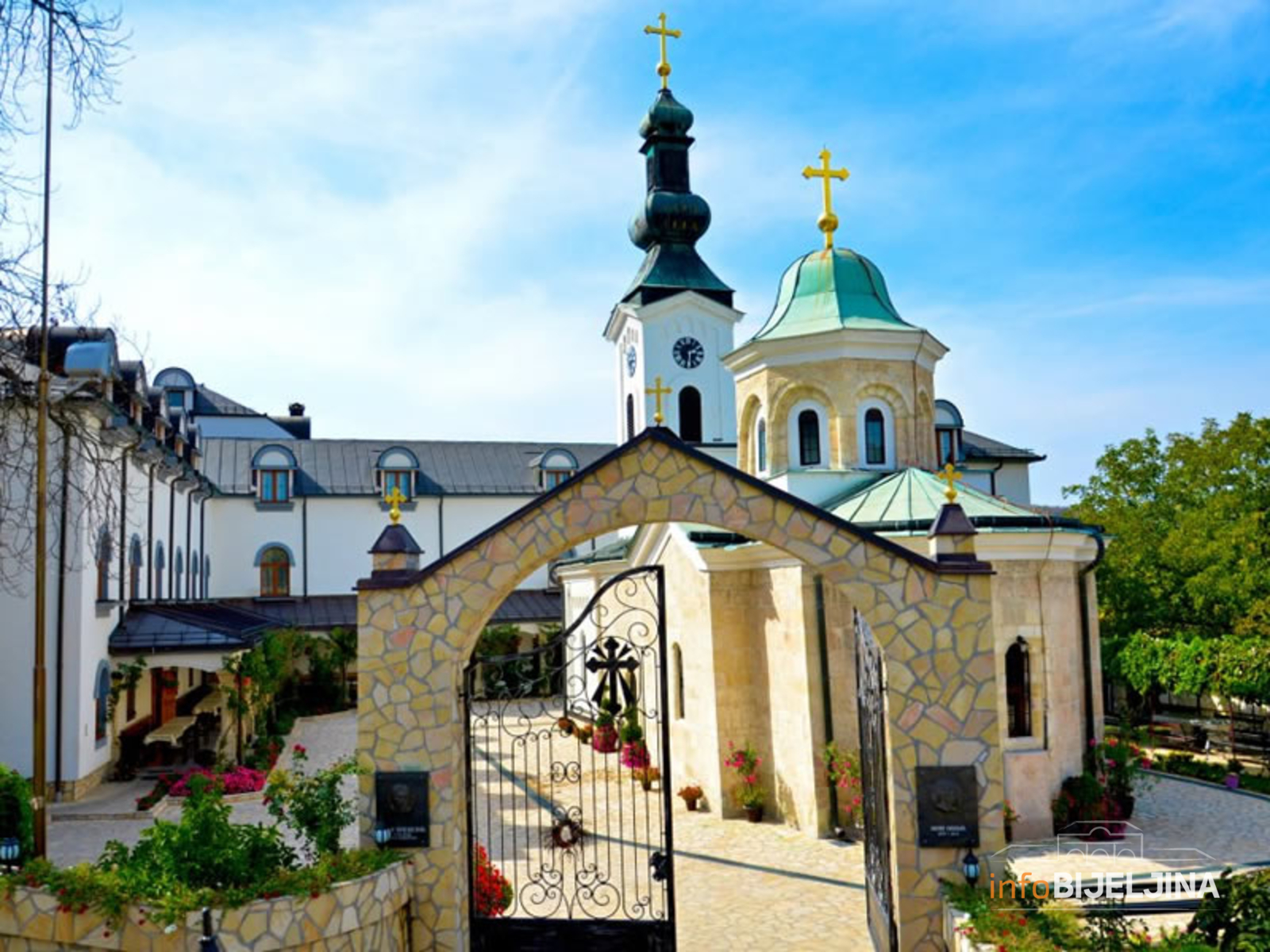 SLAVNA ZADUŽBINA NEMANJIĆA: Veliki broj vjernika na liturgiji u manastiru Tavna