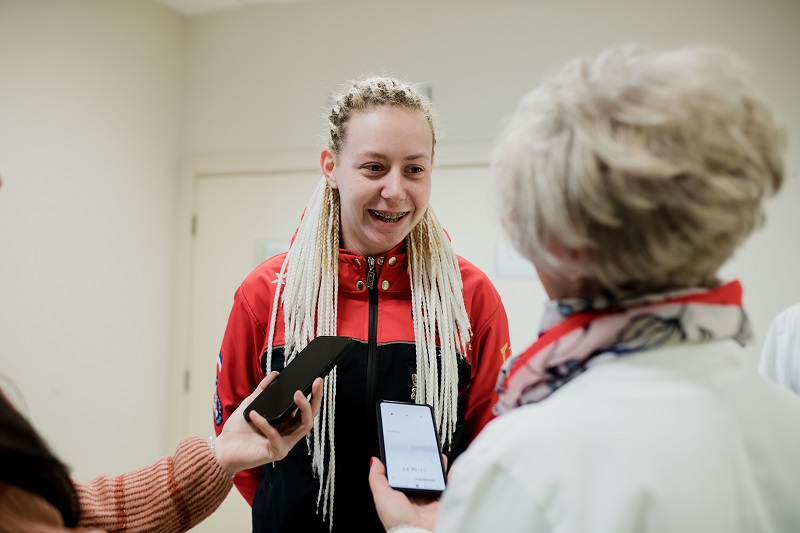 Bijeljina – Dukat koji je dobila plivajući za Časni krst poklonila bebi rođenoj na Bogojavljenje (FOTO)