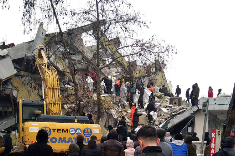 U Turskoj tri grada sravnjena sa zemljom: Skoro da nema zgrade da je ostala u komadu (VIDEO)