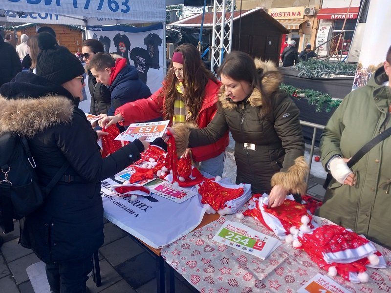 Bijeljina: Održana Trka malih Deda Mrazeva, učestvovalo 500 mališana (FOTO)