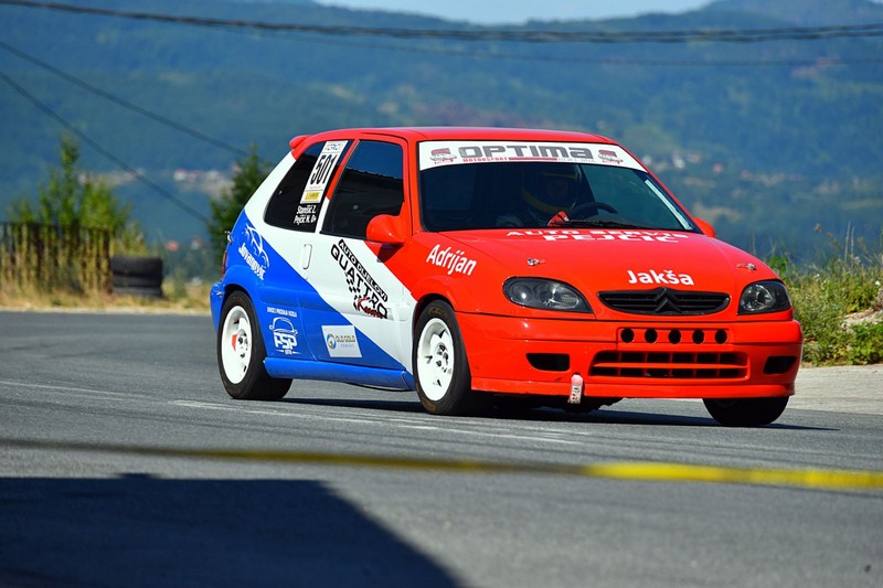 Zlatna kaciga prvi put u Bijeljini: Nemanji Pejčiću najveće priznanje u domaćem autosportu (FOTO)