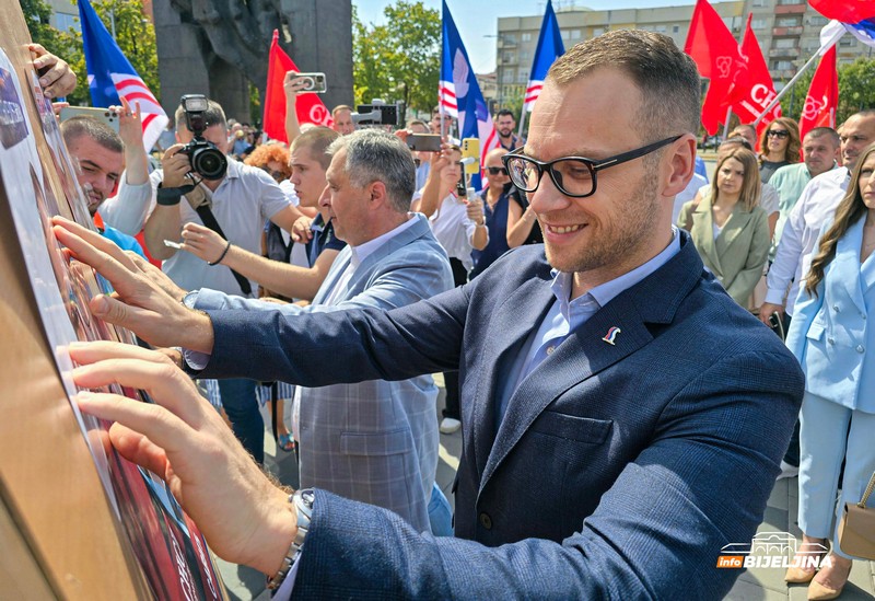 SNSD ozvaničio početak kampanje: “Bijeljini i Semberiji prijeko potrebna promjena” (FOTO)