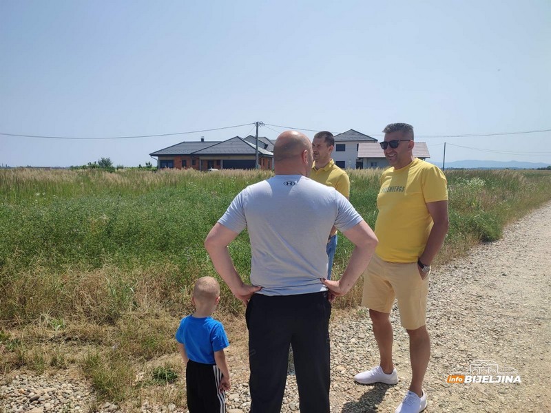 Deset godina grade naselje Knez Ivo u Bijeljini, još nisu završili: “Dali smo pare, a skoro ništa nismo dobili” (FOTO)