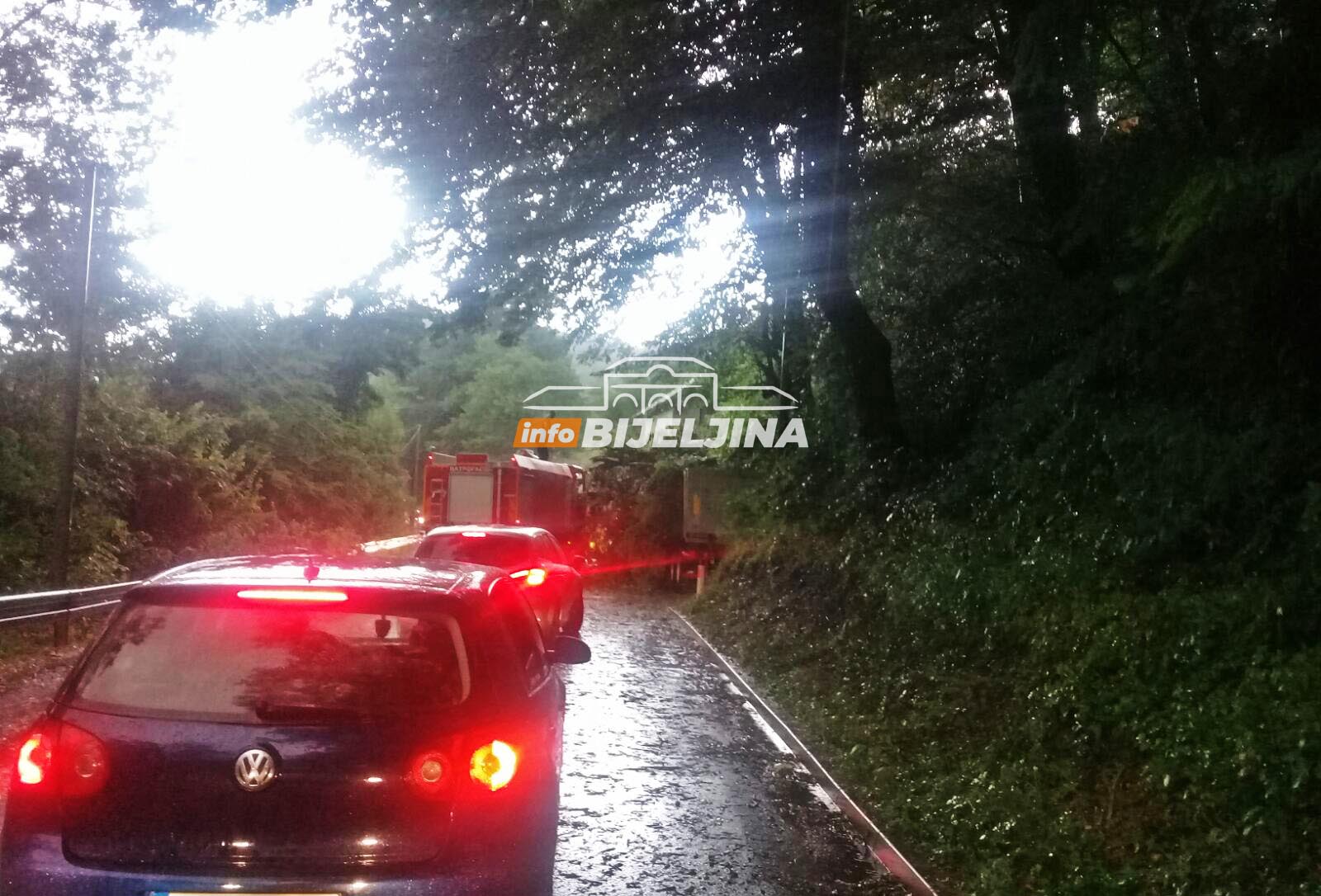 Nevrijeme protutnjalo Milićima, led čistili lopatama (FOTO)