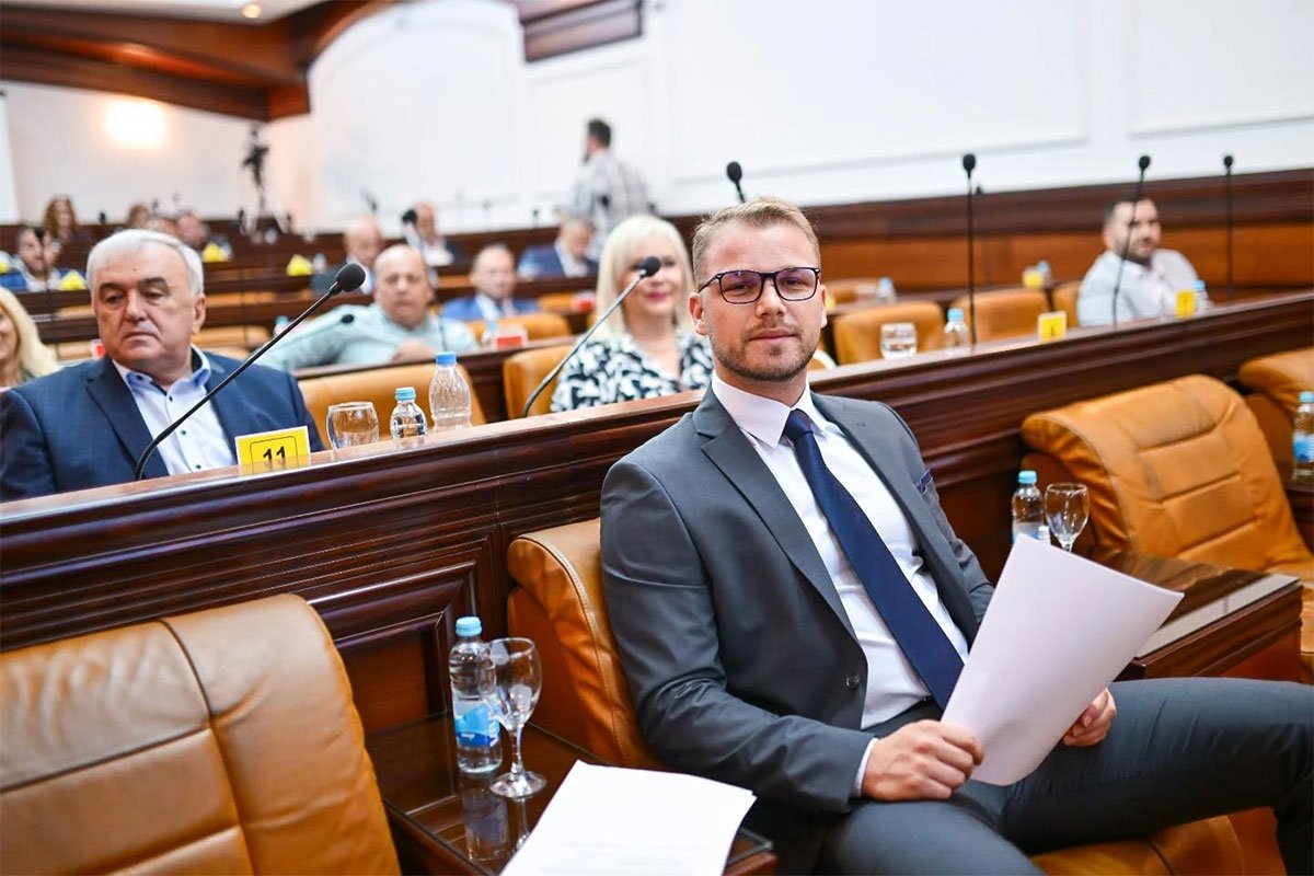 Stanivuković: Ako povećavamo plate onda ih povećamo svima, a ne tamo gdje su direktori iz SNSD-a