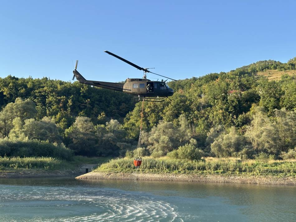 Helikopteri OS BiH u akciji: Gase požare širom zemlje, 30 vojnika na terenu u Bihaću