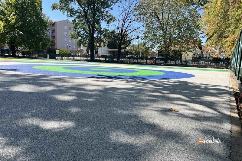 Švajcarski brend: Inženjer otkriva sve detalje o novoj podlozi na dječijem igralištu u Gradskom parku u Bijeljini ( VIDEO; FOTO)