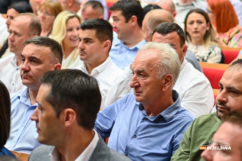 Izvor InfoBijeljine otkriva imena: Kojih SDS-ovaca želi da se riješi Ljubiša Petrović?