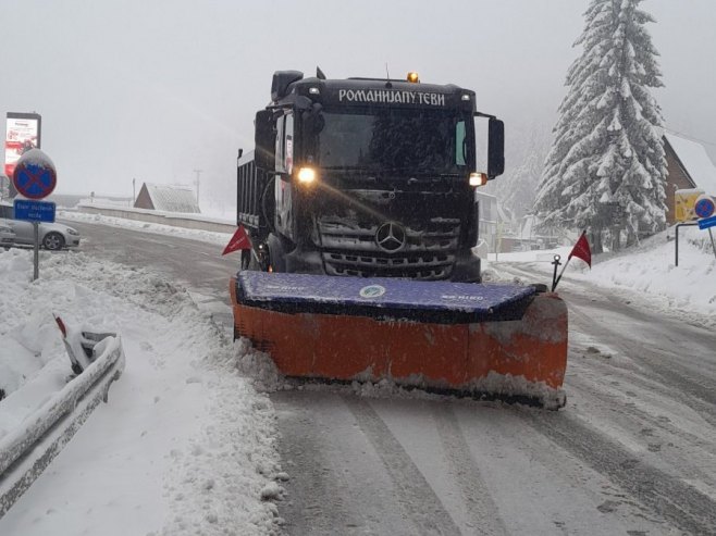 Snijeg paralisao saobraćaj: Obustava za teretna vozila na više putnih pravaca u BiH