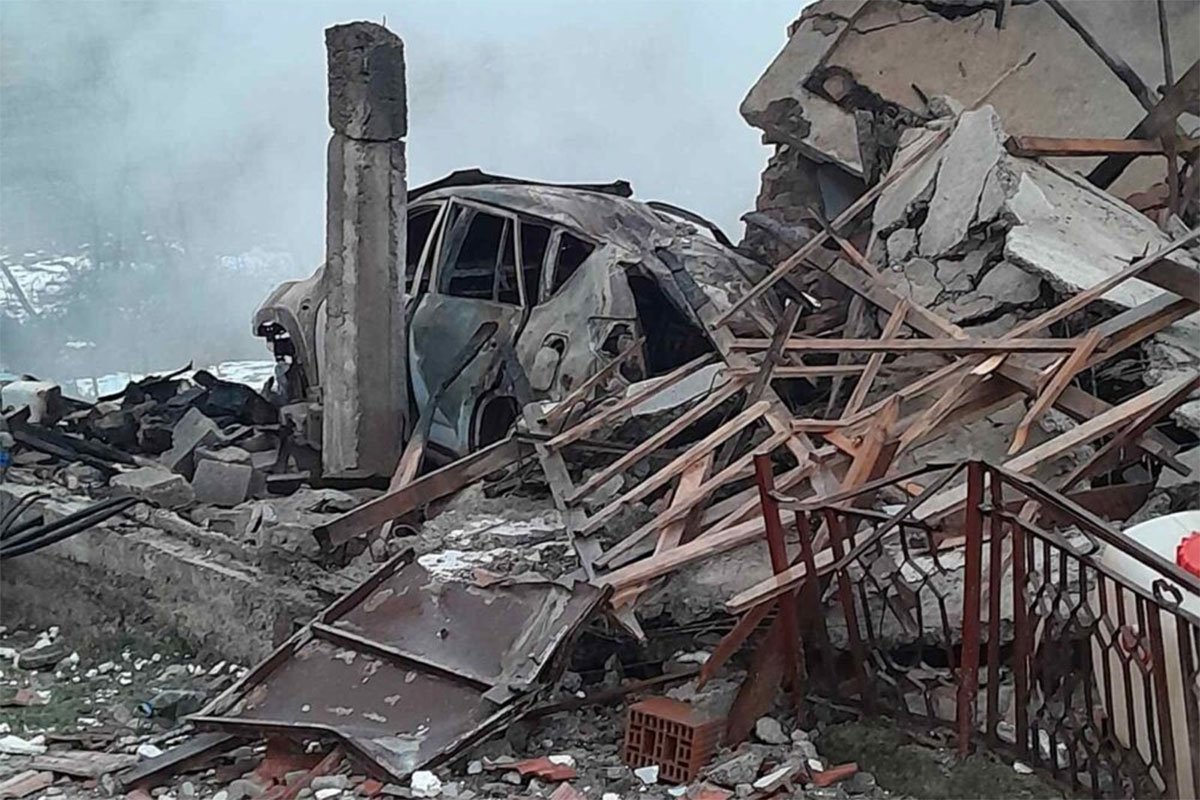 Detalji stravične eksplozije u Derventi: Tijelo pronađeno u autu