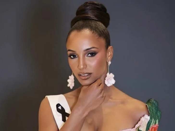 Mis Jamajke u kritičnom stanju nakon teškog pada sa bine