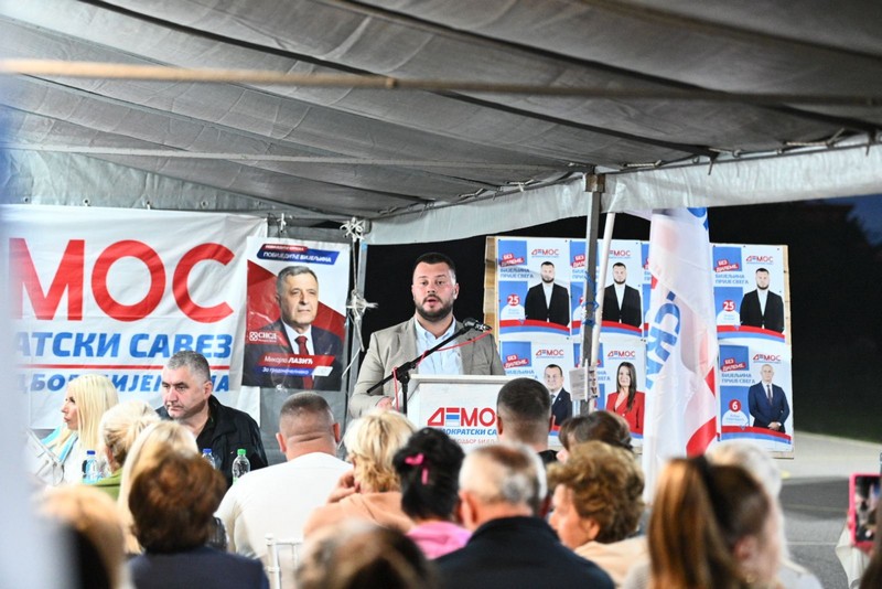 Tribina DEMOS-a u mjesnoj zajednici Ledinci: Puna podrška dr Mikajlu Laziću (FOTO)