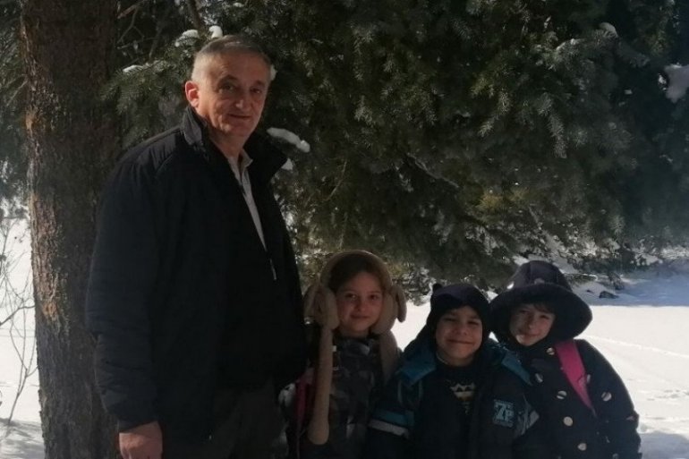 Heroj njihovog djetinjstva: Učo već godinama zimi dovozi đake do škole (FOTO)
