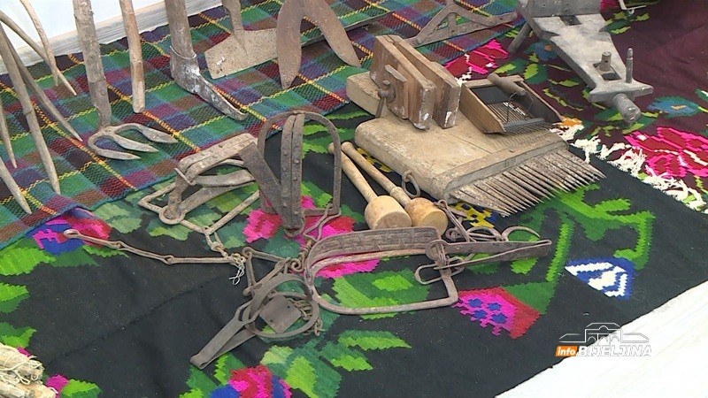 Predmeti stariji od vijeka izloženi u Bijeljini: “Moramo da ih čuvamo od insekata, ali i nevremena” (FOTO)