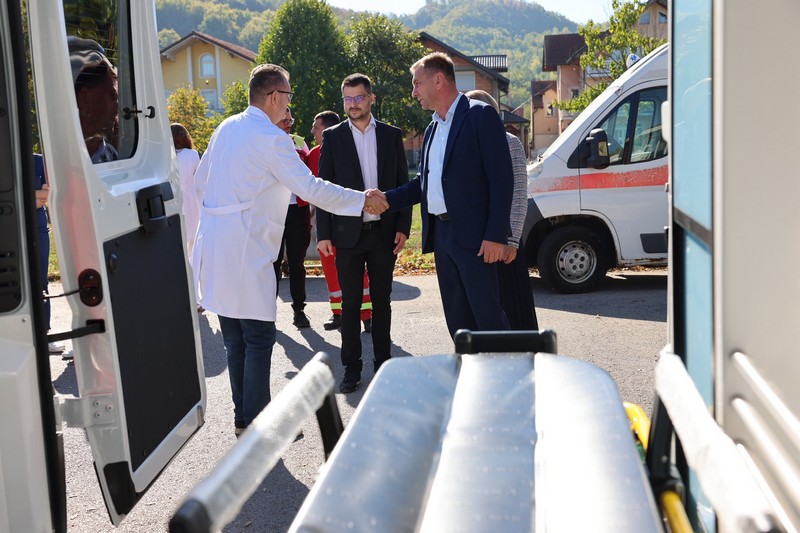Dom zdravlja Ugljevik nabavio novo sanitetsko vozilo vrijedno 125.000 KM