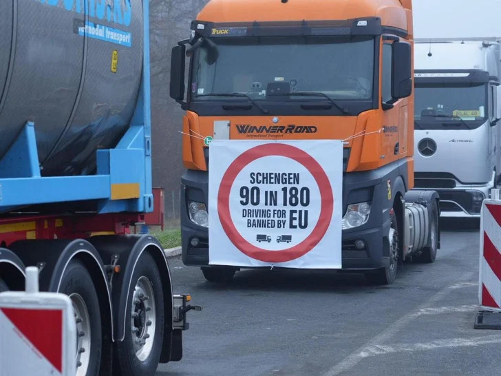Prevoznici na ivici strpljenja: Kamionima pred predstavništva EU, sprema se i blokada granica