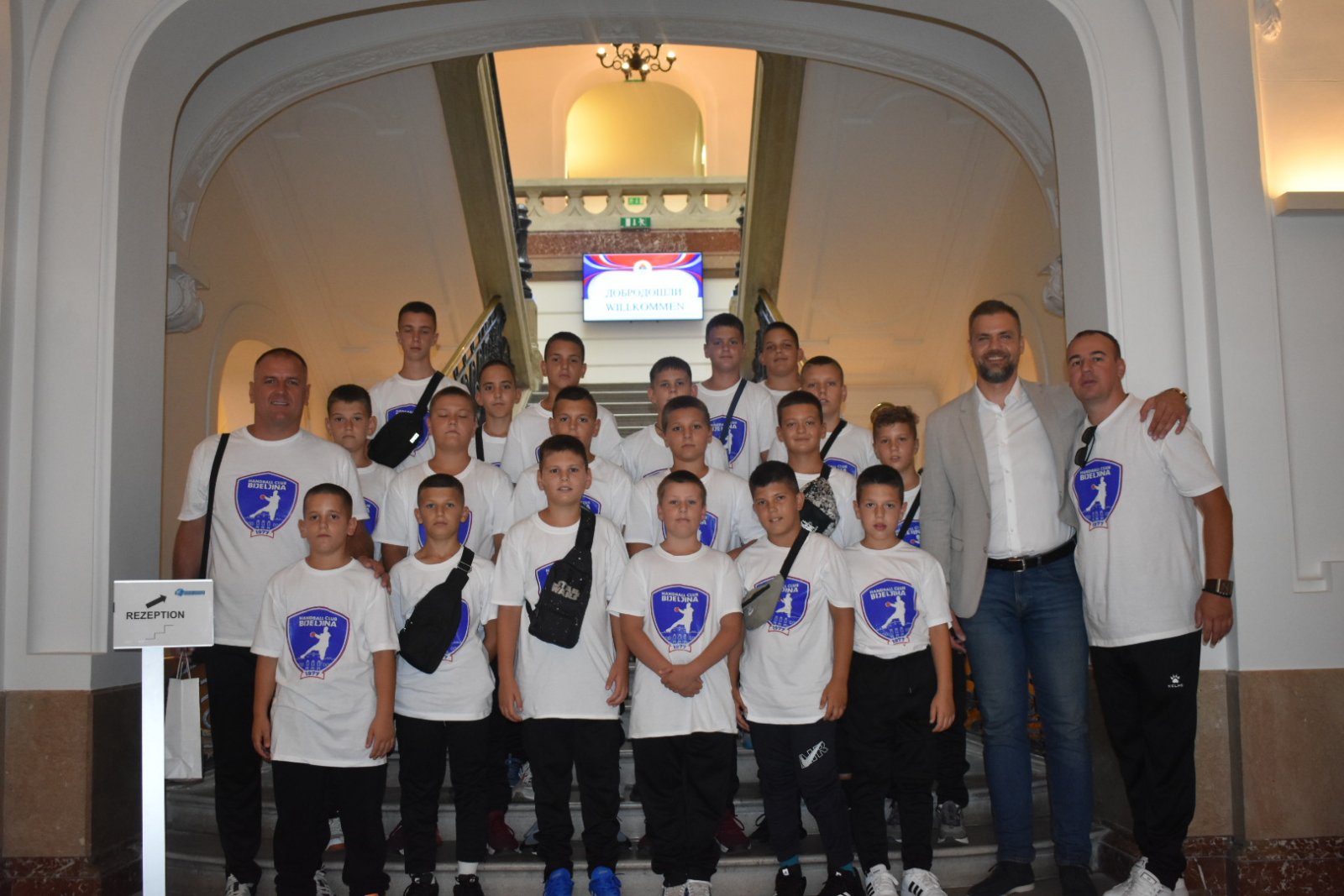 Bijeljinski rukometaši u posjeti Predstavništvu Republike Srpske u Austriji (FOTO)