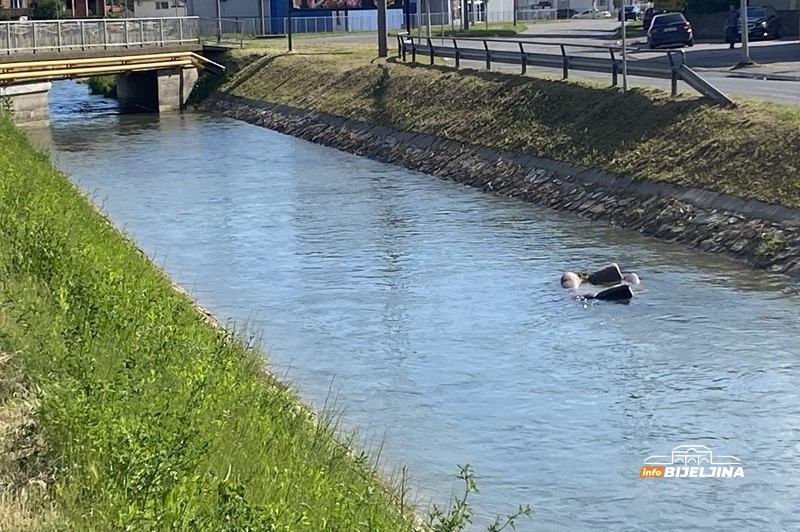 Bijeljina: Trosjed završio u kanalu Dašnica, kazne blage – kamere ostale samo priča /FOTO/
