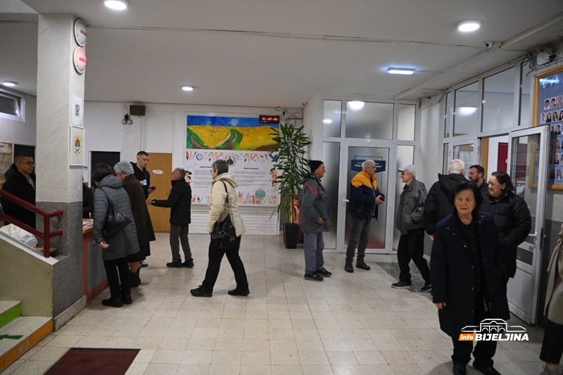 Pogledajte kako protiče izborni dan u Bijeljini (FOTO)