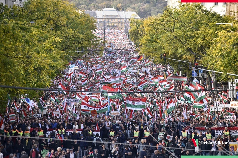 Mađarska na nogama, Orban predvodio veliki protest u Budimpešti