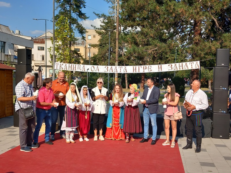 Počela prva manifestacija „Tkanica od zlata, igre i zanata“, cilj očuvanje tradicije i kulture (FOTO)