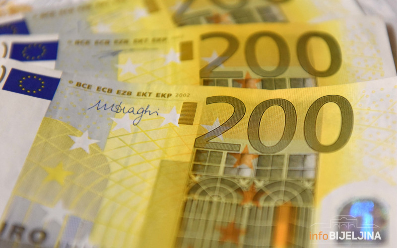 Zbog neprijavljene gotovine platio kaznu od 6.000 evra