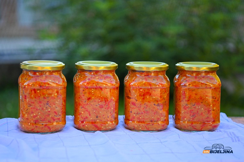 Evo koliko koštaju ajvar, pečene paprike i drugi domaći proizvodi na pijacama