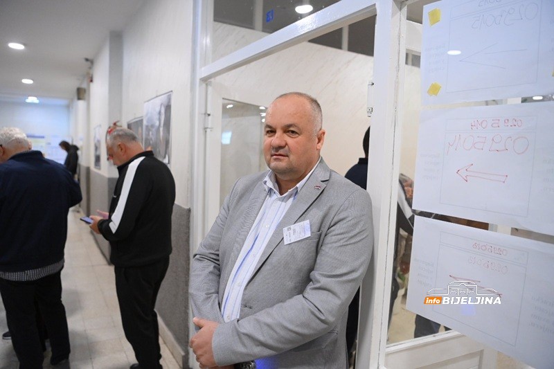Reporteri InfoBijeljine na biralištima: Koliko traje glasanje? (FOTO)