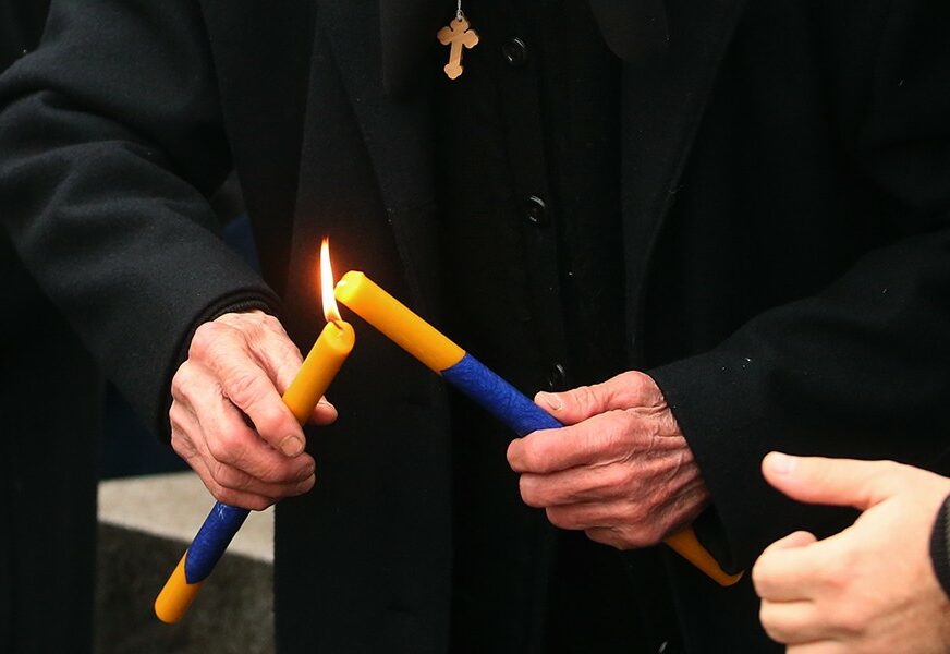 Da li treba paliti svijeću preminulom kumu: Sveštenik otkriva gdje griješe pravoslavci