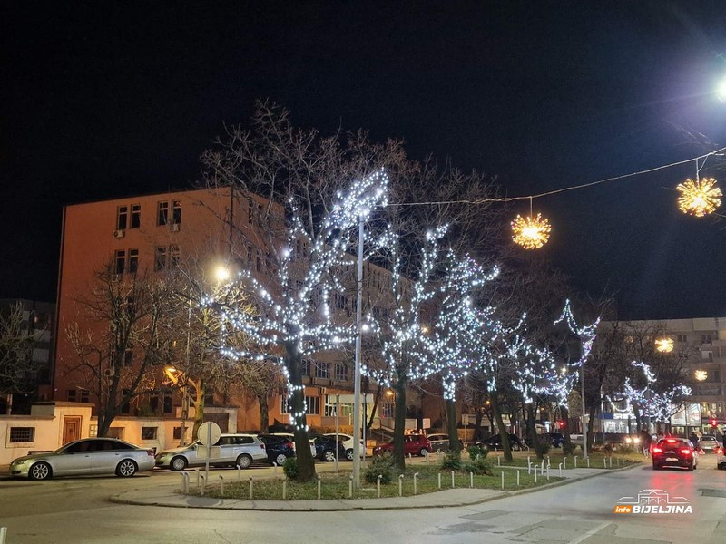 Bijeljina: Hoće li novogodišnje lampice dočekati Kinesku novu godinu? (FOTO)