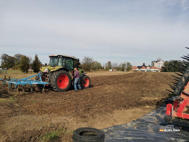Austriju zamijenio rodnom Semberijom: Budućnost gradi baveći se poljoprivredom u zavičaju (FOTO)
