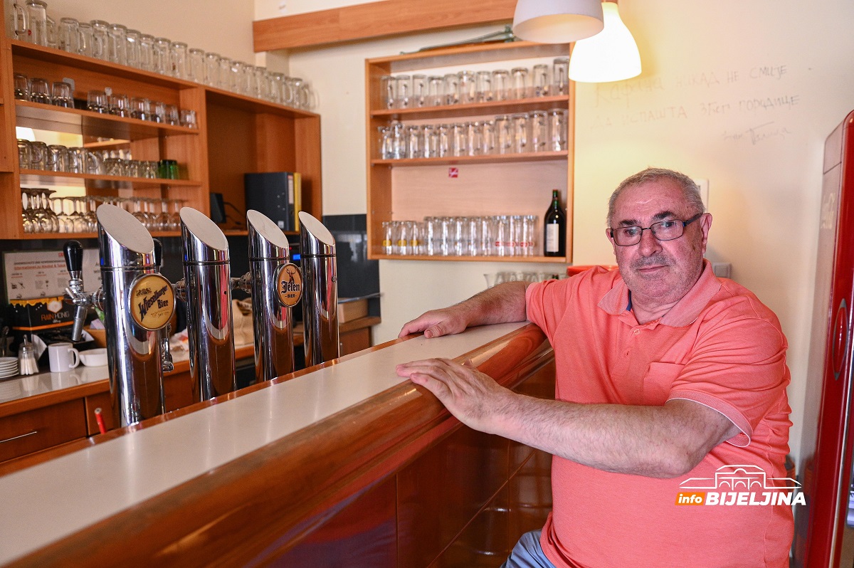 PUNOG SRCA IDE U PENZIJU Mile Stepanović 41 godinu drži restoran u Beču (FOTO)