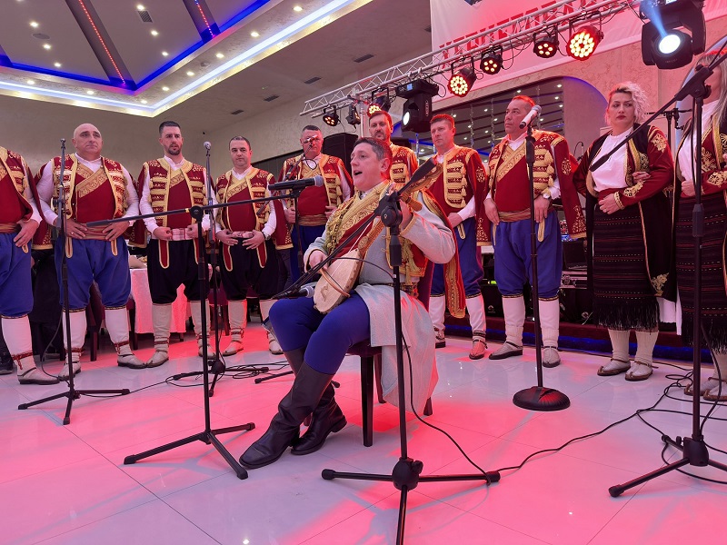 Održano prvo Hercegovačko sijelo u Bijeljini – duh Hercegovine kroz igru, pjesmu i tradiciju (FOTO)