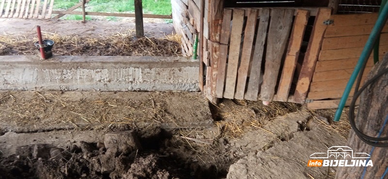 Poplave i klizišta ne miruju na Majevici: Šteta veća od pola miliona maraka, mještani strahuju za svoje domove i živote /FOTO/