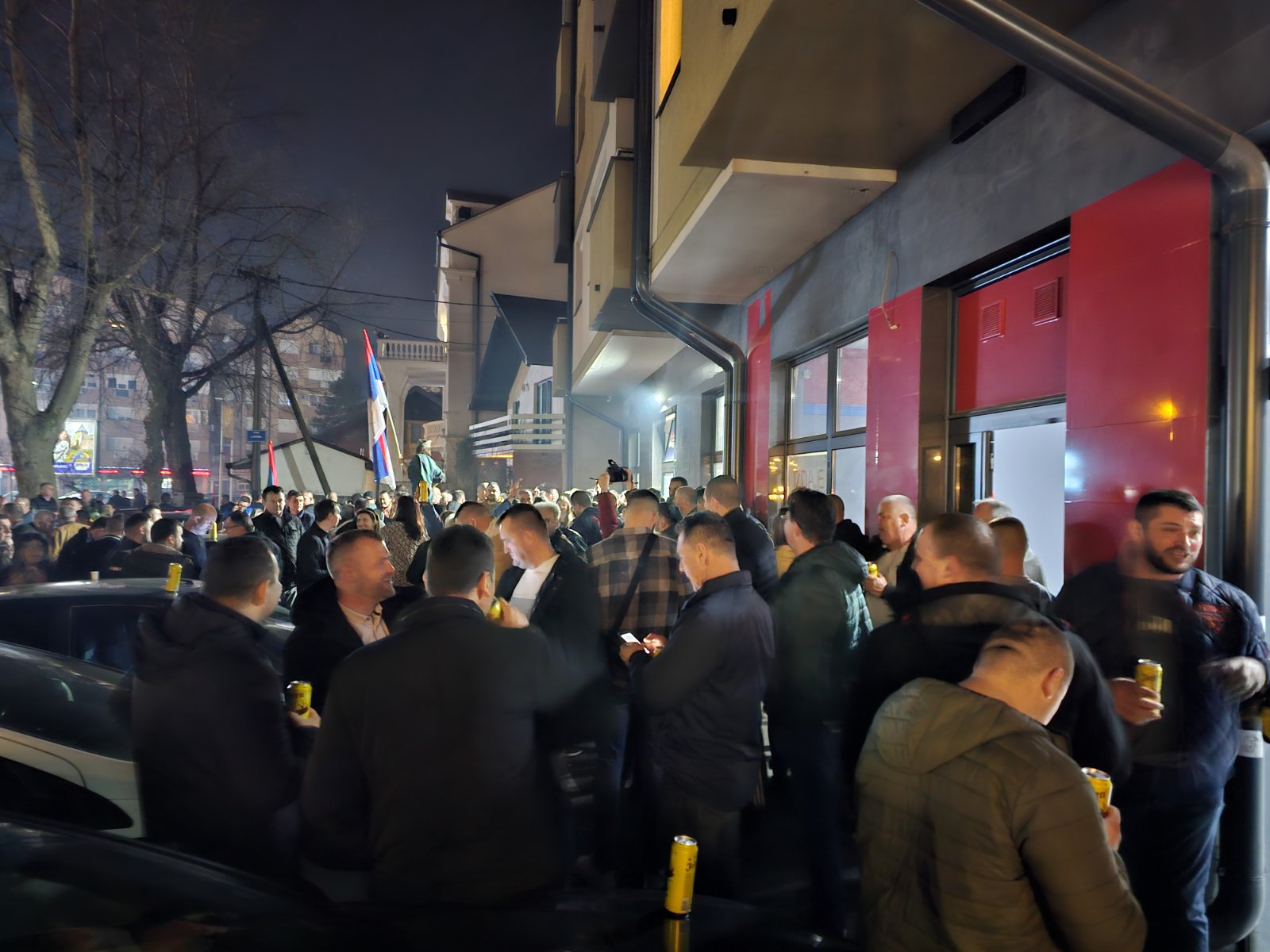 Slavlje u prostorijama SDS-a u Bijeljini (FOTO)