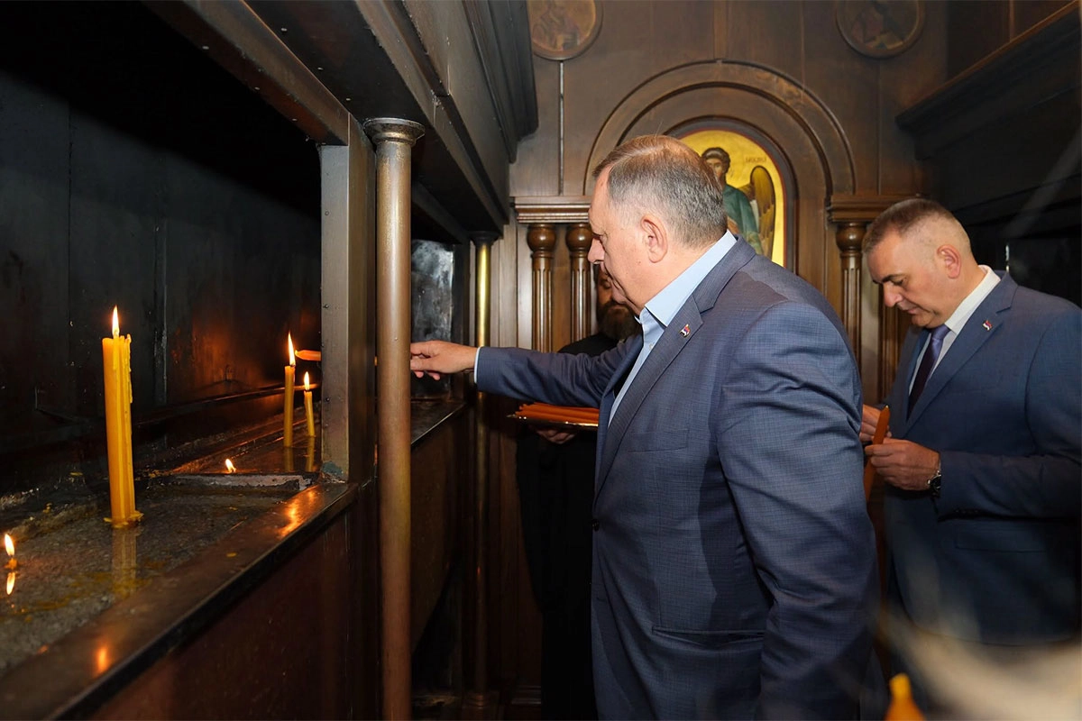 Milorad Dodik se poslije izbora pomolio za srpski narod