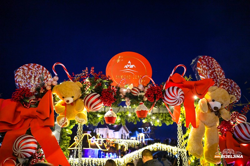 Svečano otvoreno Zimsko selo, spektaklu prisustvovali brojni građani (FOTO)