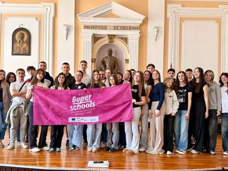 Sofija Motika (16) iz Vlasenice je ponos Srpske: Nastava joj traje do 15 sati, fascinira je arheologija (FOTO)