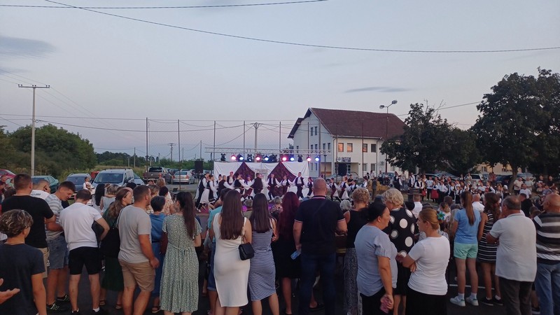 Folklor okupio Bročane i komšije, ujedinjene ljubavlju prema tradiciji (FOTO)