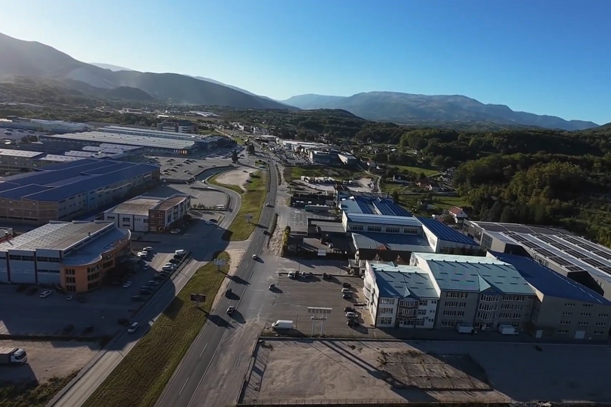 Tragedija u Vitezu: Muškarac pao s trgovačkog centra i poginuo