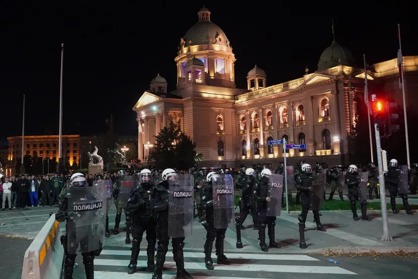 Jake policijske snage u Beogradu, incidenti kod Pionirskog parka