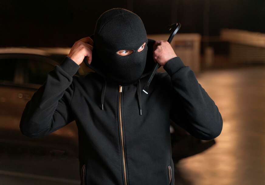 Lopov iz BiH bježao preko krovova, više od 20 policajaca tragalo za njim