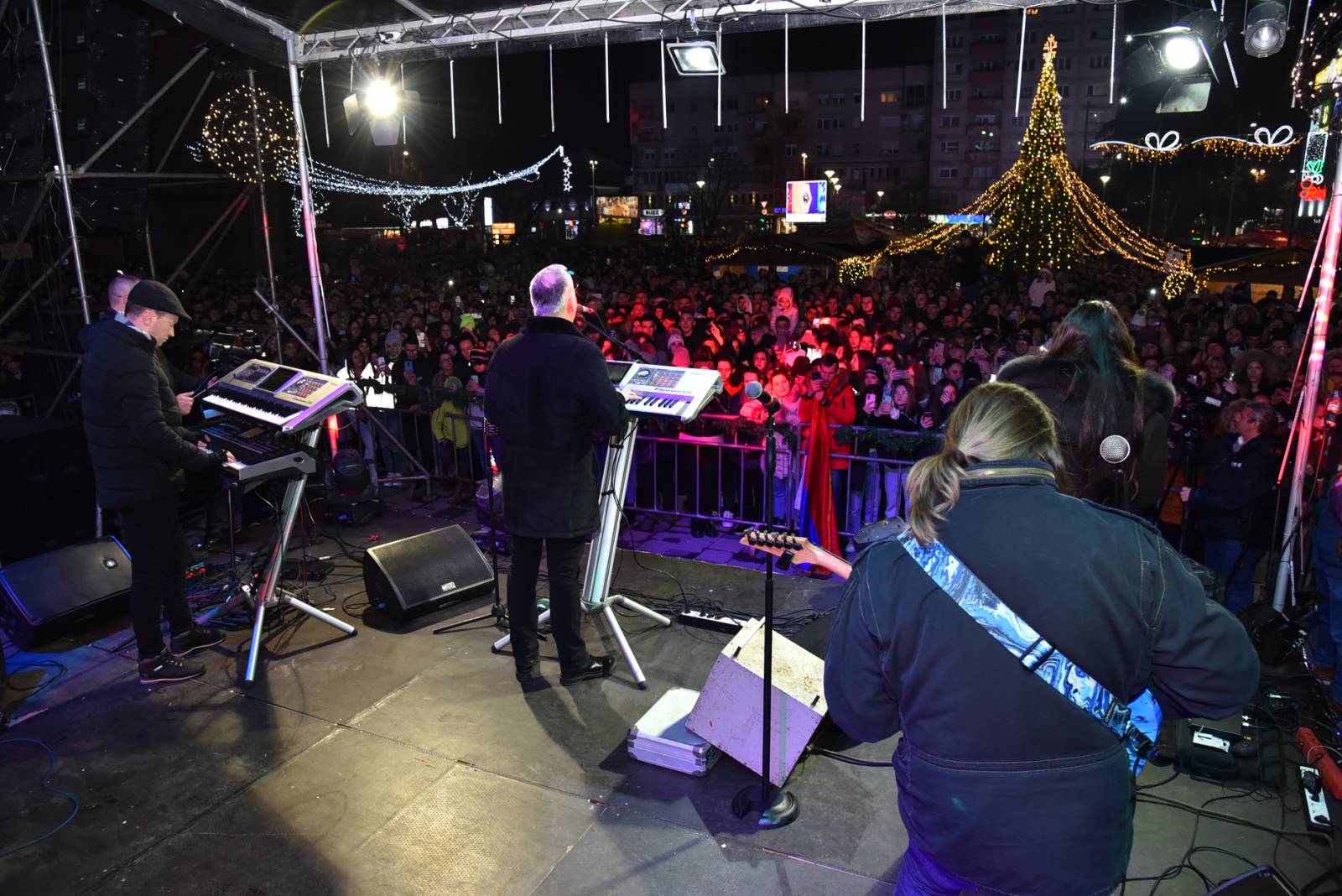 Saša Matić nastupio pred više od 10.000 ljudi u Bijeljini (FOTO, VIDEO)