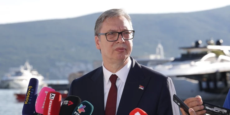 Vučić iz Tivta poručio 