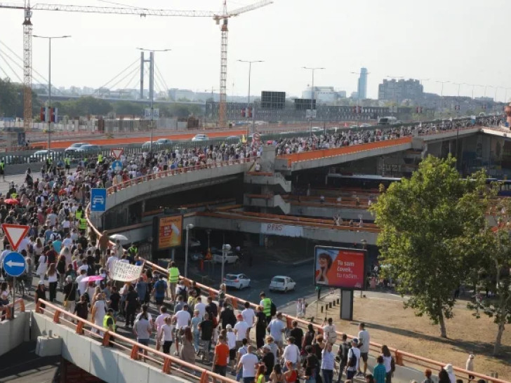 CRTA istraživanje: Studentska lista ispred Vučićevog bloka – društvo duboko podijeljeno