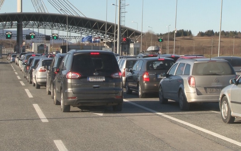 Sezona godišnjih odmora mijenja pravila: Pojačana frekvencija na Izačiću, Zupcima i Deleuši, na izlazu iz BiH