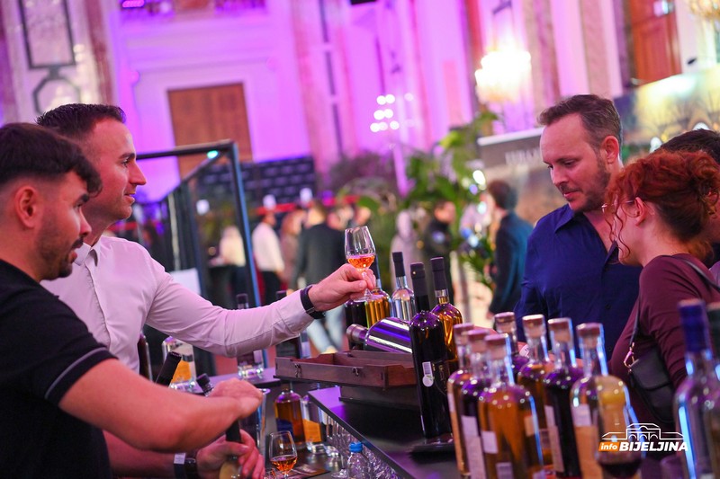 Rakije iz Republike Srpske predstavljene na prestižnom festivalu u bečkoj palati Hofburg (FOTO)