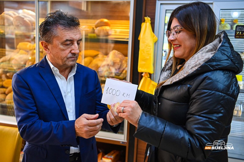 Srećna dobitnica pekare “Bodaxco”: Dragana Milošević pronašla zlatnik (FOTO)